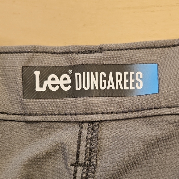 Lee Dungaree Men's Cargo Shorts in Light Gray - Picture 2 of 3